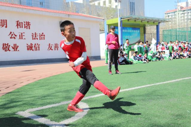 马克西46分布伦森40分 76人险胜尼克斯追至2-3